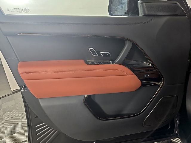 New 2025 Land Rover Range Rover SV AWD/4WD image 12