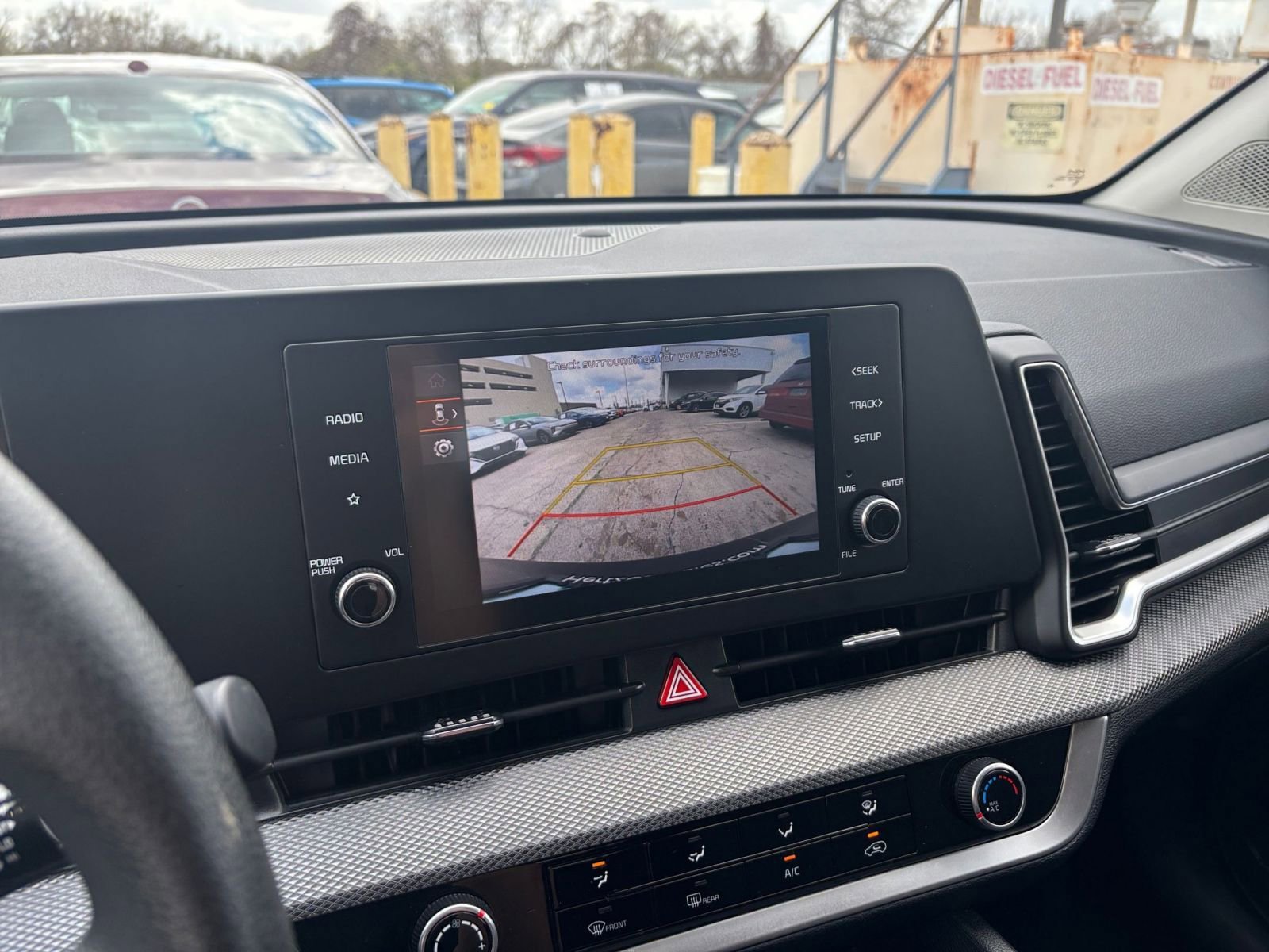 Used 2025 Kia Sportage LX image 23