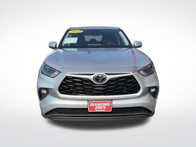 Used 2022 Toyota Highlander LE AWD/4WD image 2