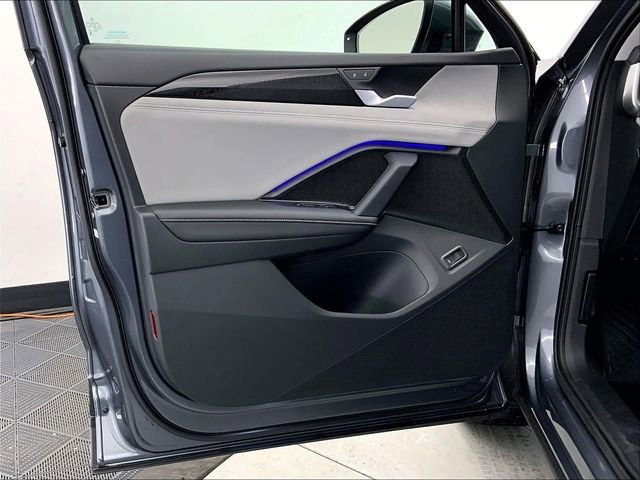 Certified 2025 Volkswagen Tiguan SE w/ Panoramic Sunroof Package image 27