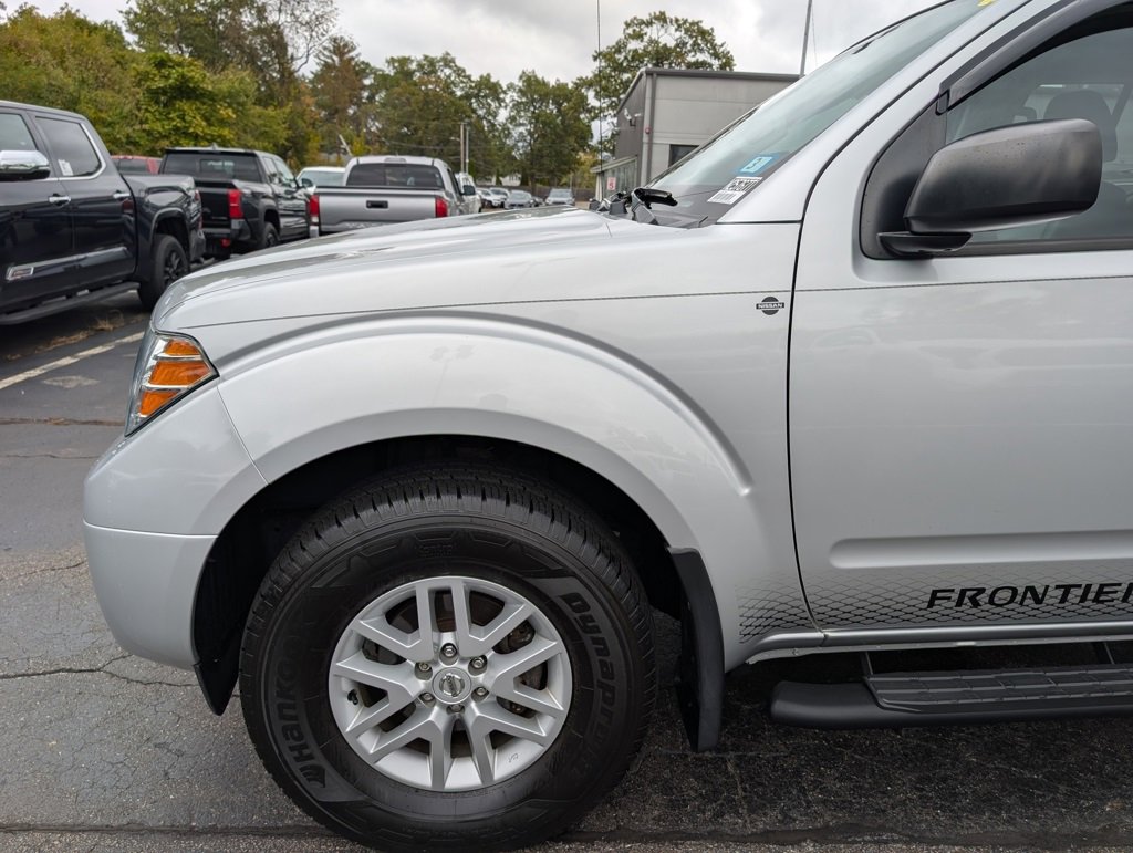 Used 2020 Nissan Frontier SV w/ SV Utility Package image 2