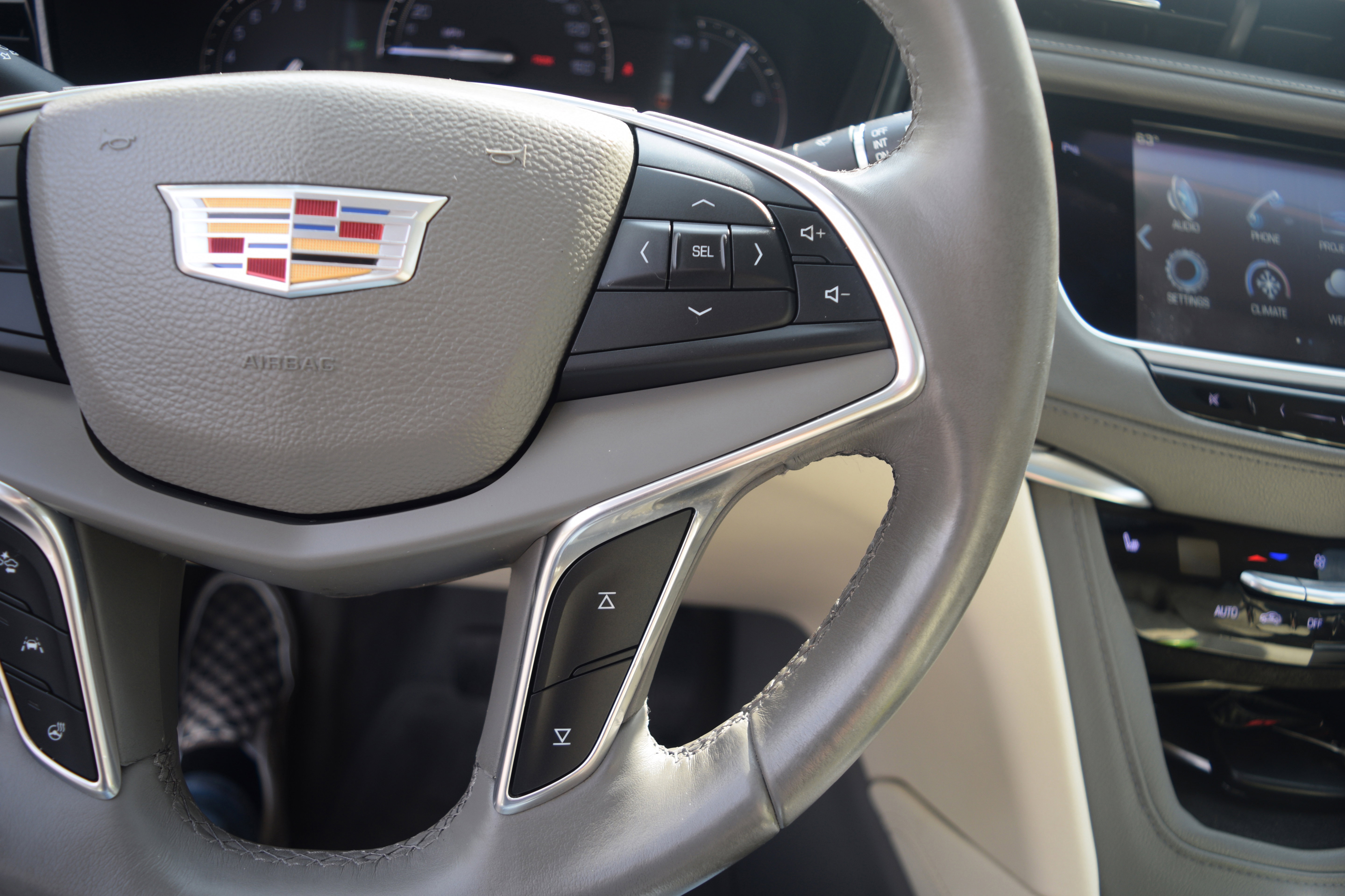 Used 2017 Cadillac XT5 Luxury w/ Driver Awareness Package FWD image 5