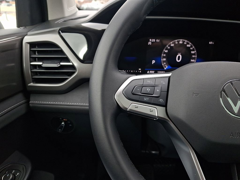 Certified 2025 Volkswagen Taos SE AWD/4WD image 21