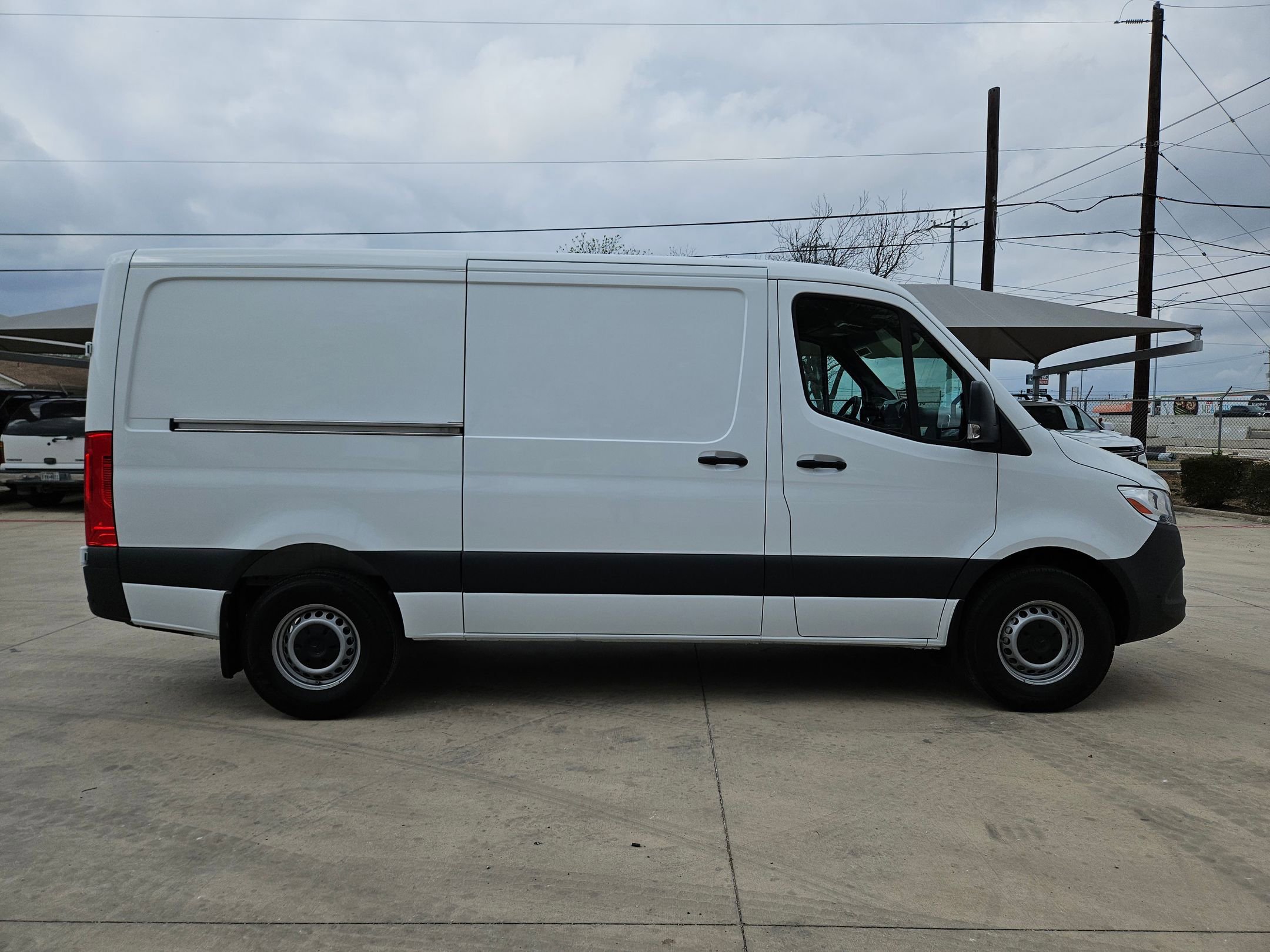 Used 2025 Mercedes-Benz Sprinter 2500 image 2
