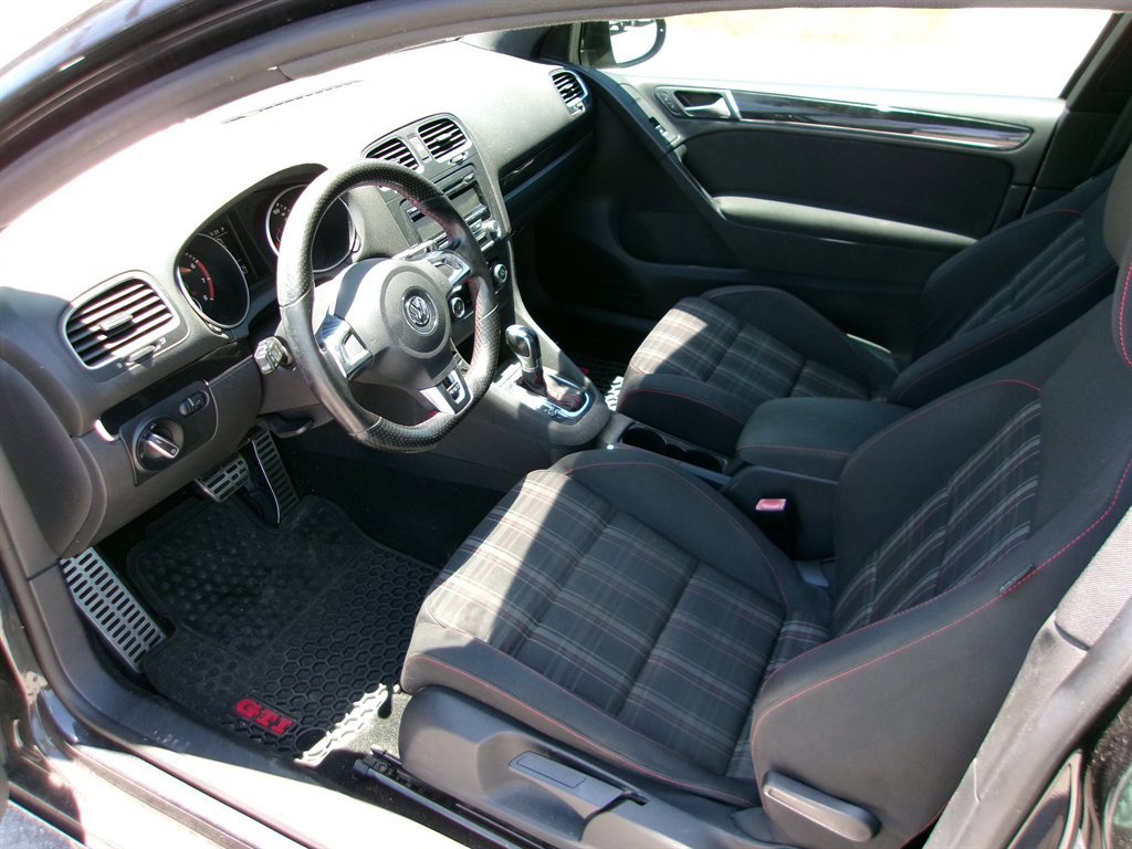 Used 2011 Volkswagen GTI 2-Door FWD image 16