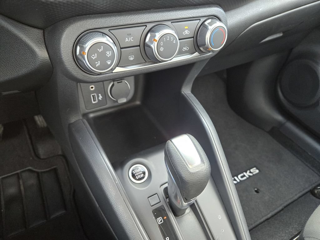 Used 2025 Nissan Kicks Play S FWD image 17