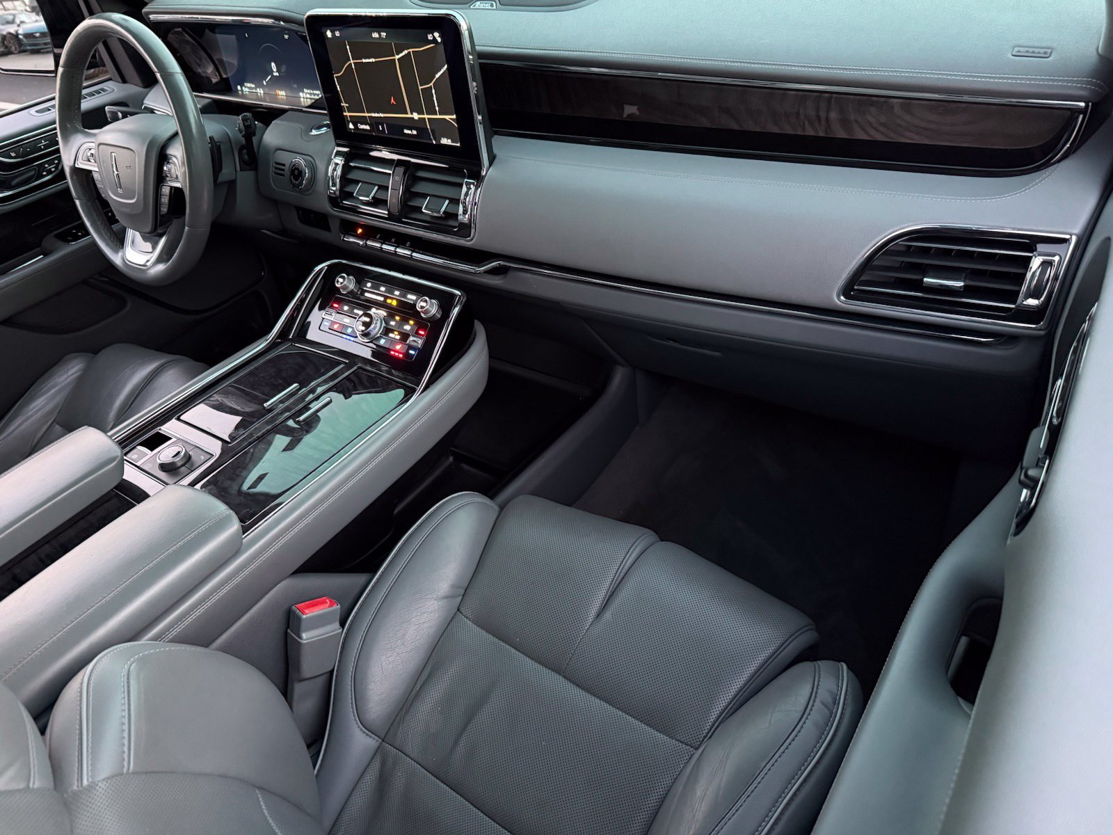 Used 2018 Lincoln Navigator Select RWD image 19