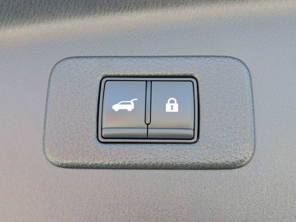 Used 2023 Nissan Armada Platinum w/ Captain's Chairs Package AWD/4WD image 13