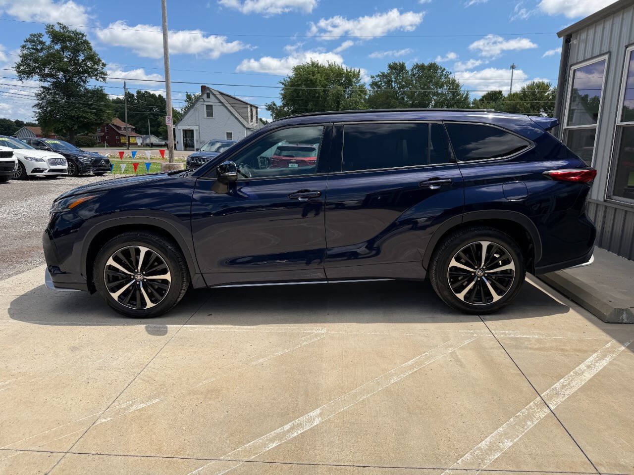 Used 2022 Toyota Highlander XSE AWD/4WD image 7