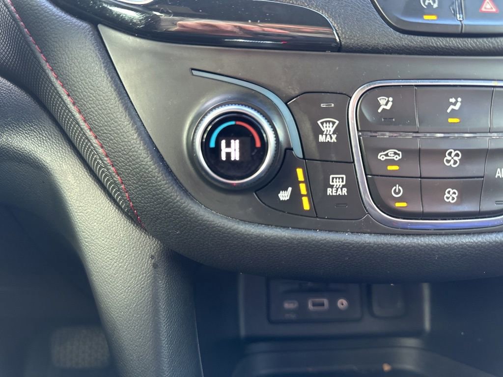 Used 2022 Chevrolet Equinox RS w/ Infotainment Package image 5