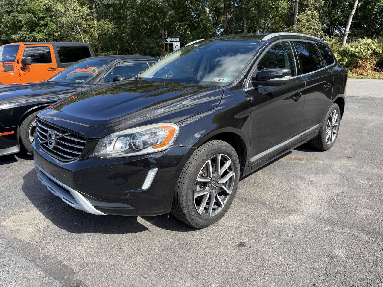 Used 2017 Volvo XC60 T6 Dynamic w/ Preferred Option Package AWD/4WD image 1