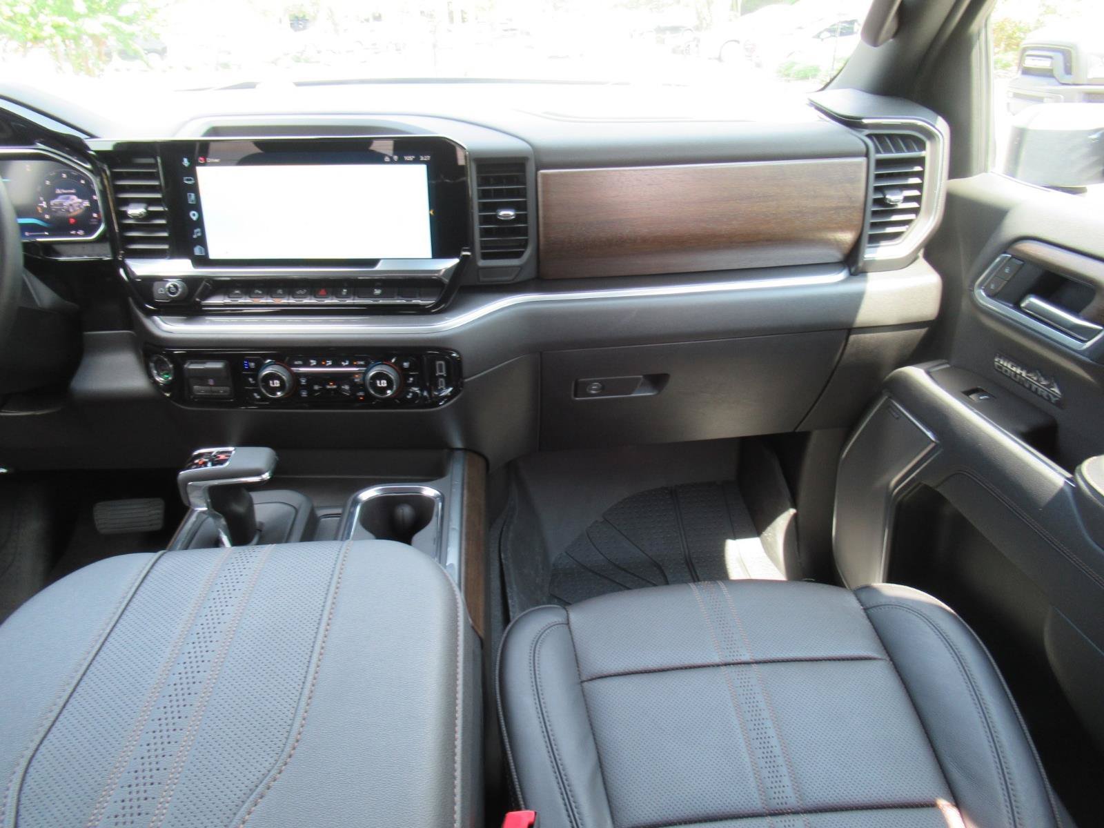 Used 2026 Chevrolet Silverado 1500 High Country w/ High Country Premium Package AWD/4WD image 15