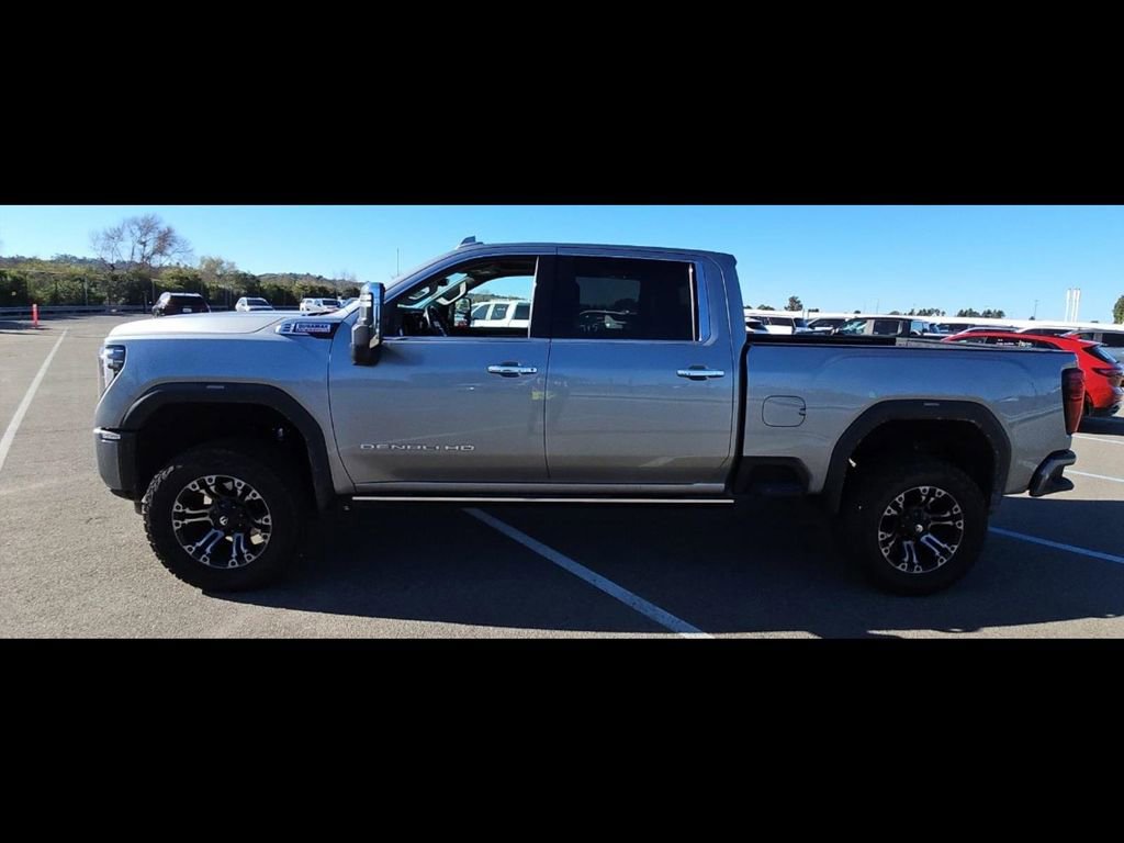 Used 2024 GMC Sierra 3500 Denali w/ Denali Reserve Package image 5