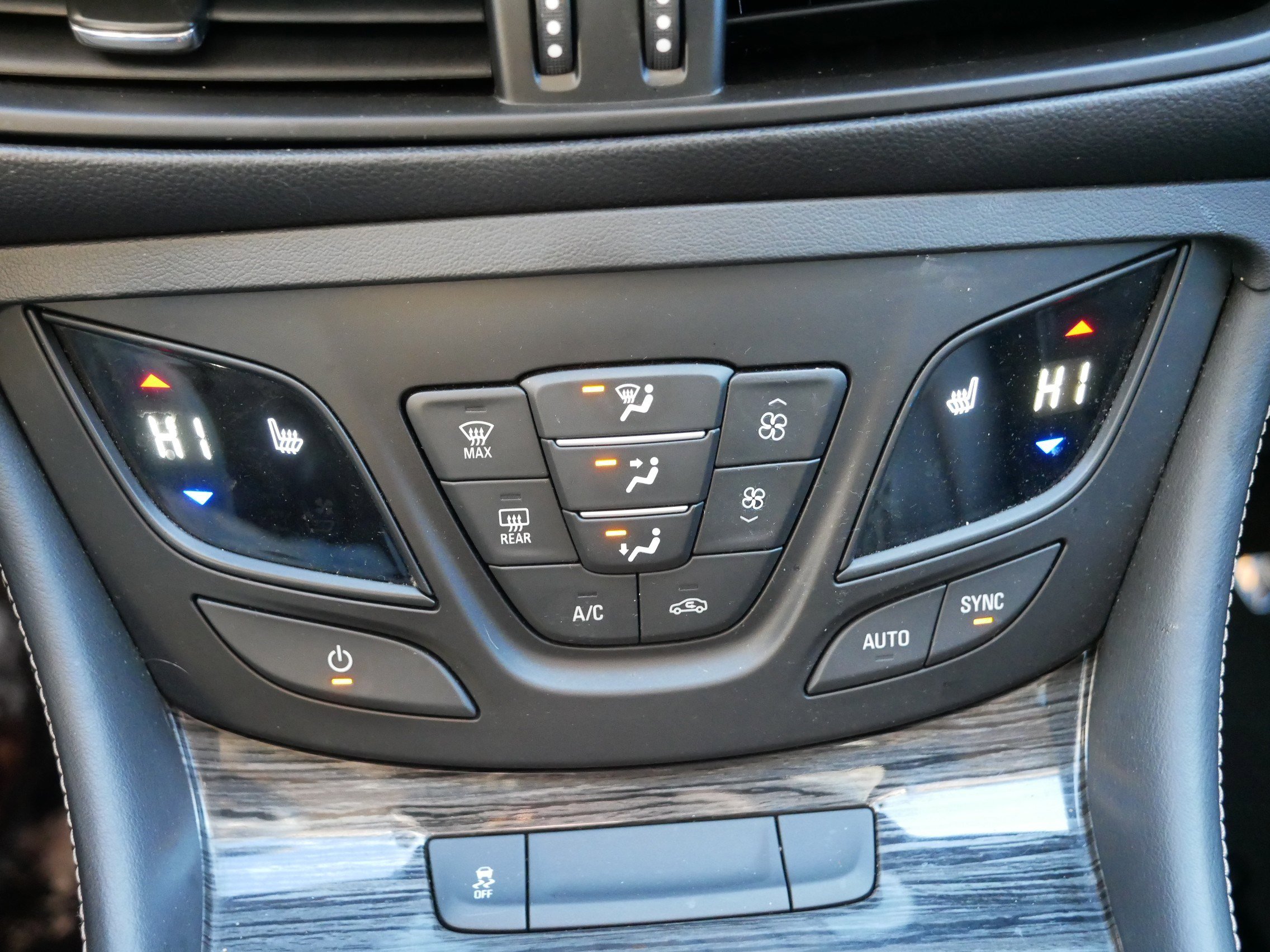 Used 2017 Buick Envision Essence w/ LPO, Cargo Package image 23