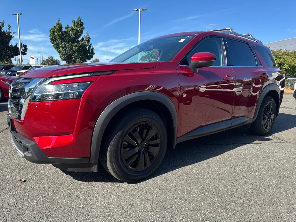 Used 2023 Nissan Pathfinder SL w/ Lighting Package (N92)