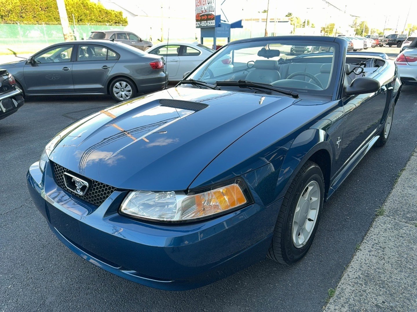 Used 2000 Ford Mustang Convertible RWD image 5