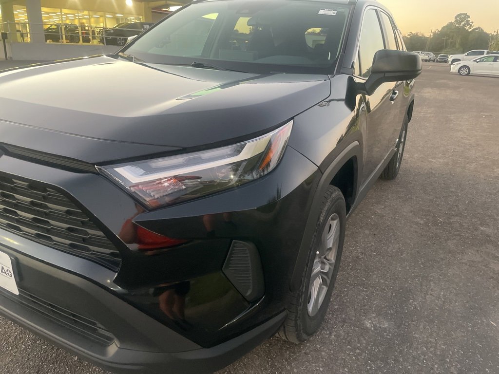 Used 2025 Toyota RAV4 LE image 10