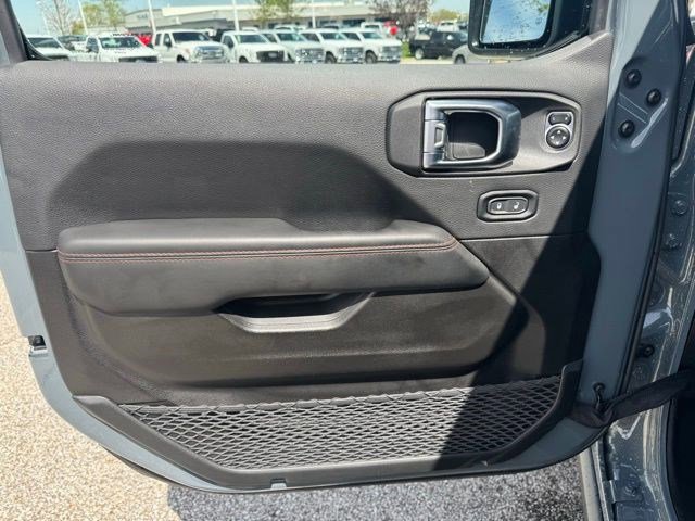 Used 2025 Jeep Wrangler Unlimited Rubicon AWD/4WD image 11