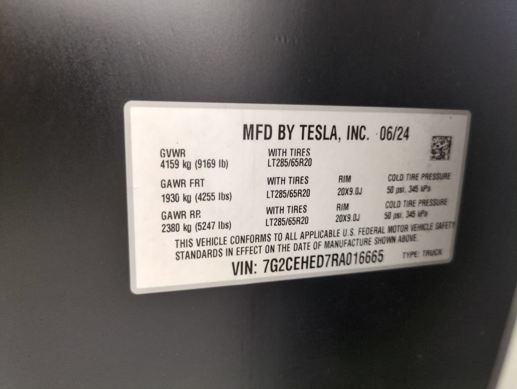 Used 2024 Tesla Cybertruck AWD Crew Cab image 31