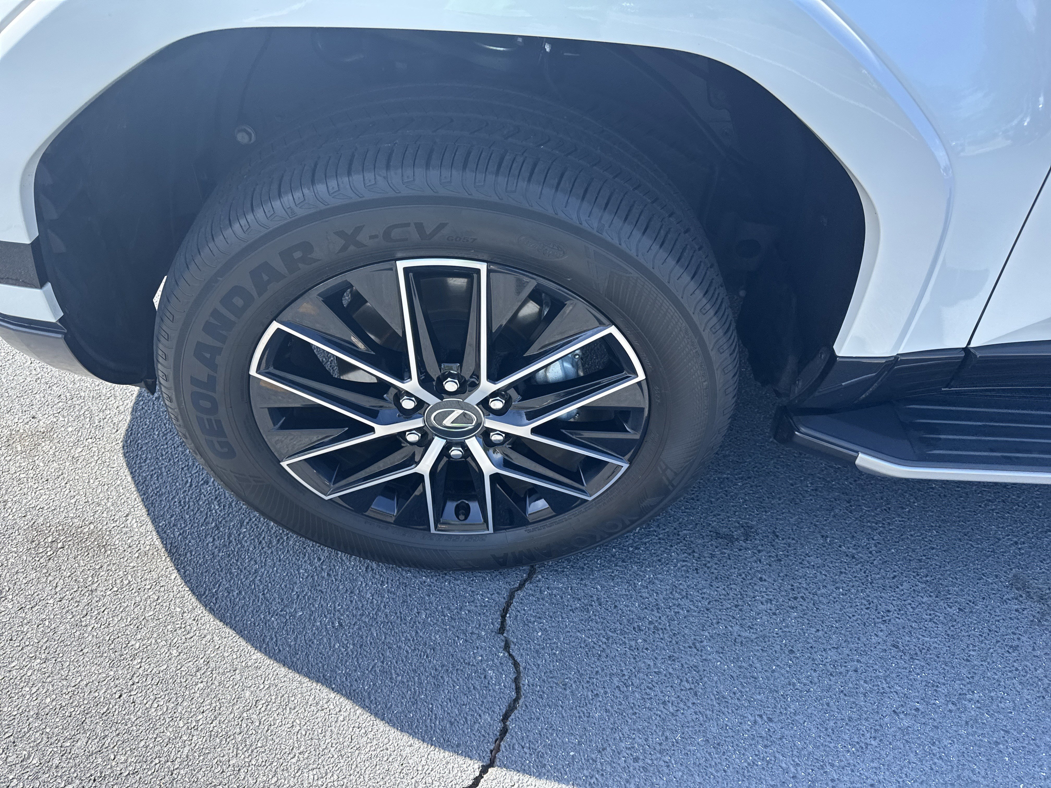Used 2024 Lexus GX 550 AWD/4WD image 9