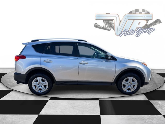 Used 2015 Toyota RAV4 LE AWD/4WD image 2