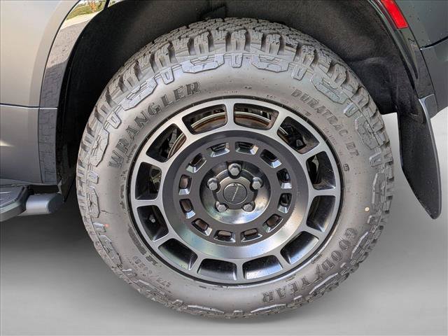 New 2026 Land Rover Defender 110 OCTA AWD/4WD image 9