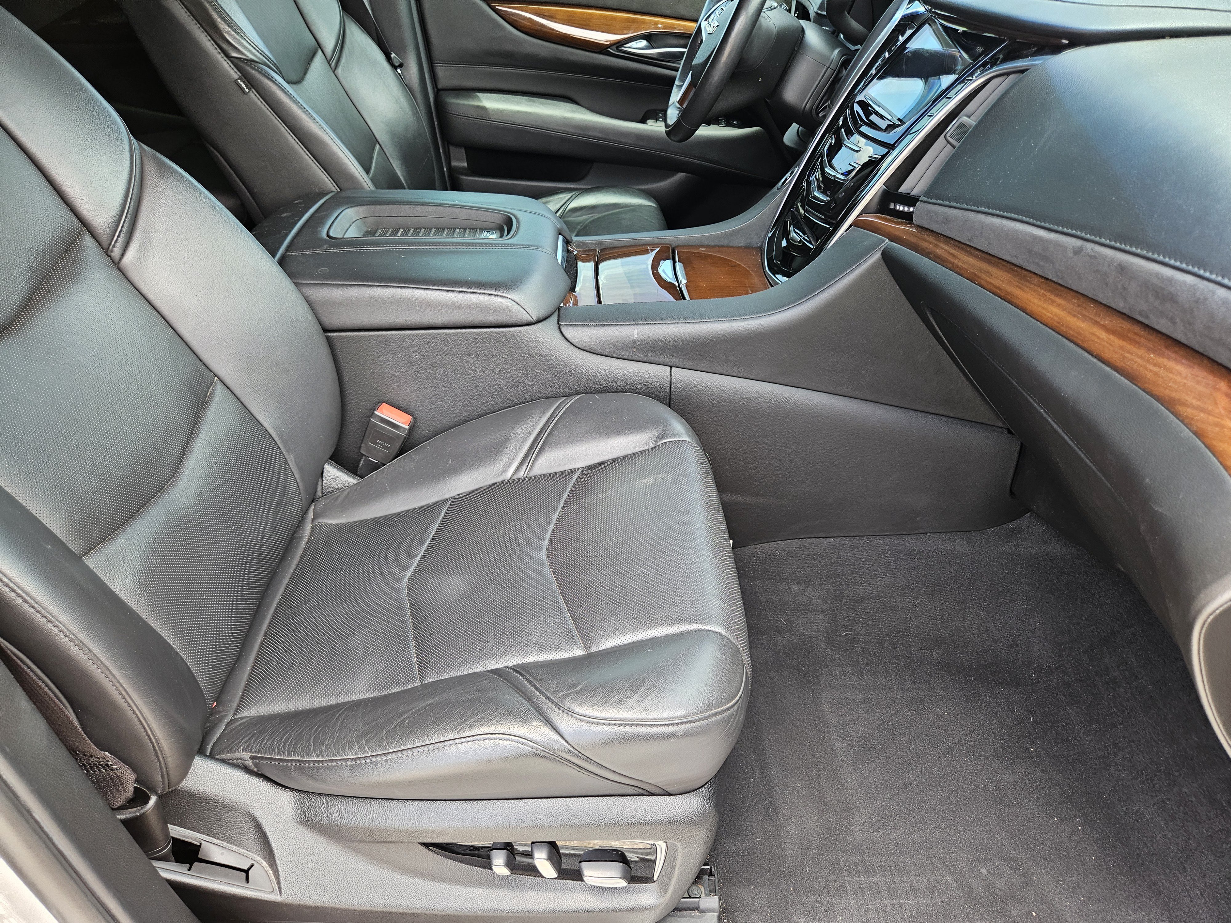 Used 2020 Cadillac Escalade ESV Luxury RWD image 14