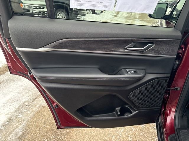 Used 2025 Jeep Grand Cherokee L Limited image 17