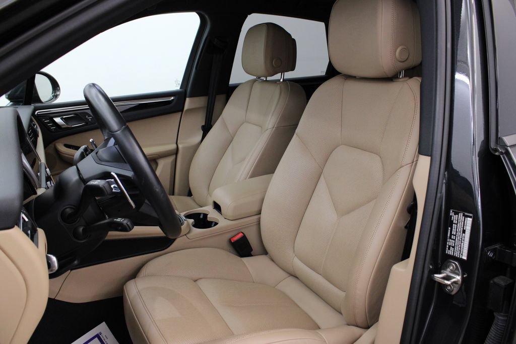 Used 2024 Porsche Macan AWD/4WD image 5