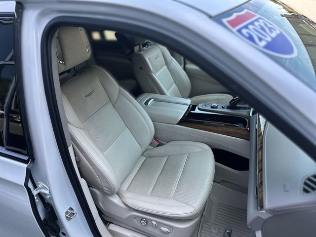 Used 2023 Cadillac Escalade ESV Sport Platinum w/ LPO, ONYX Package AWD/4WD image 28