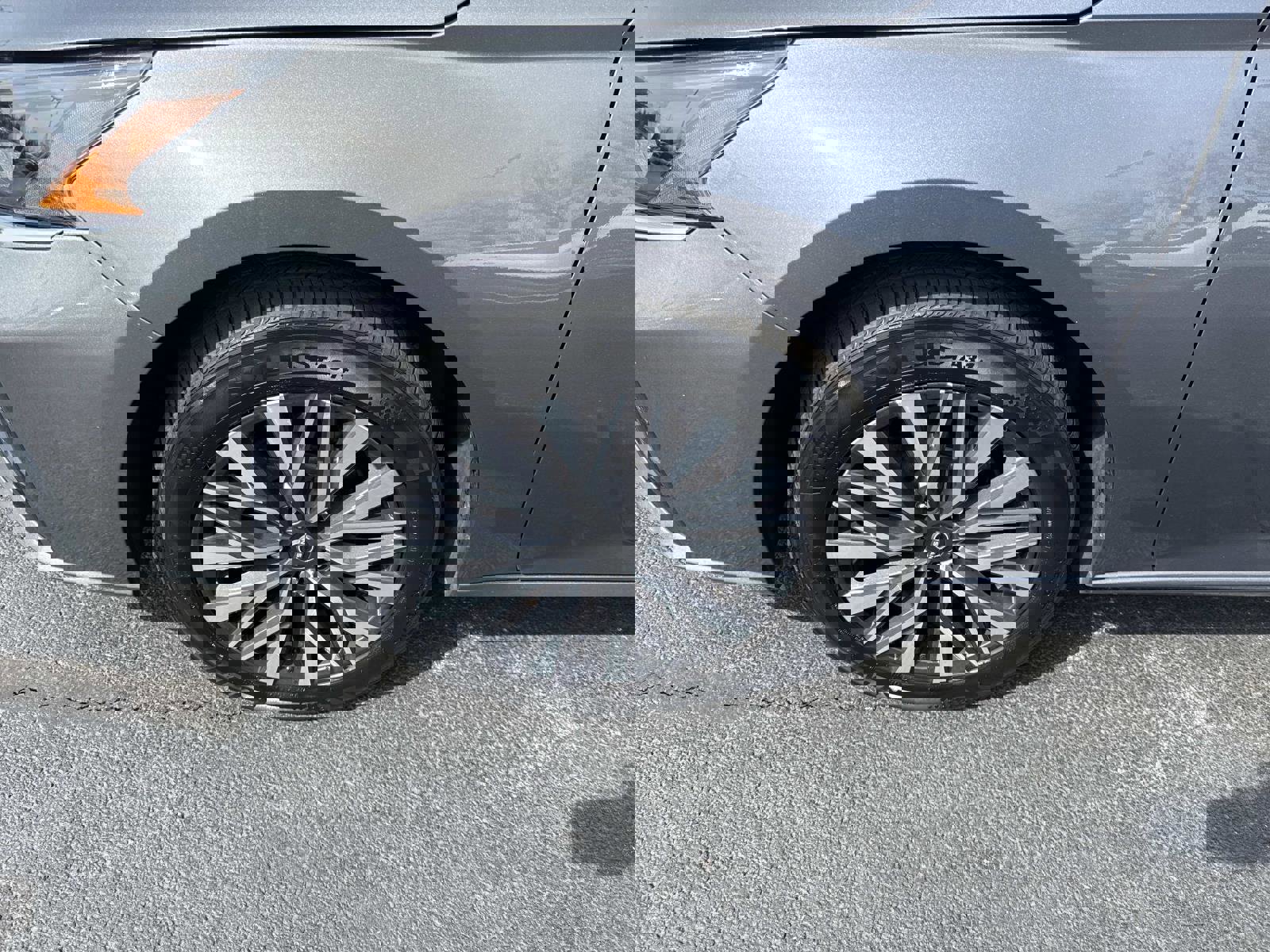 Used 2024 Nissan Altima 2.5 SV image 12