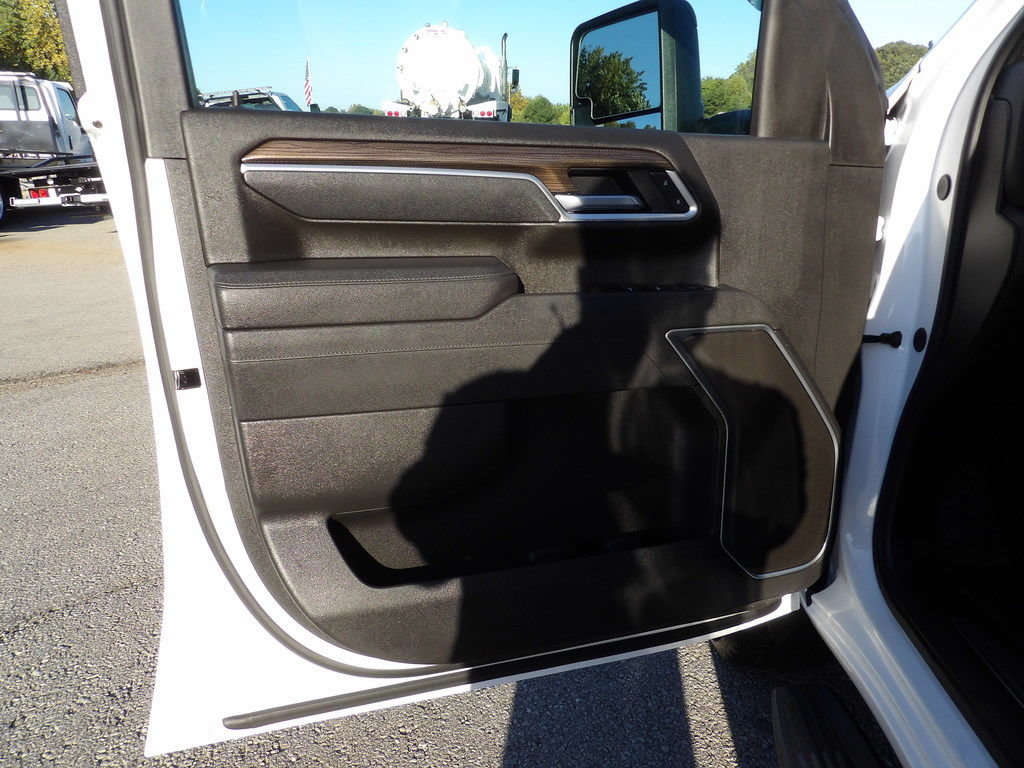 Used 2025 Chevrolet Silverado 3500 LT w/ Safety Package AWD/4WD image 14