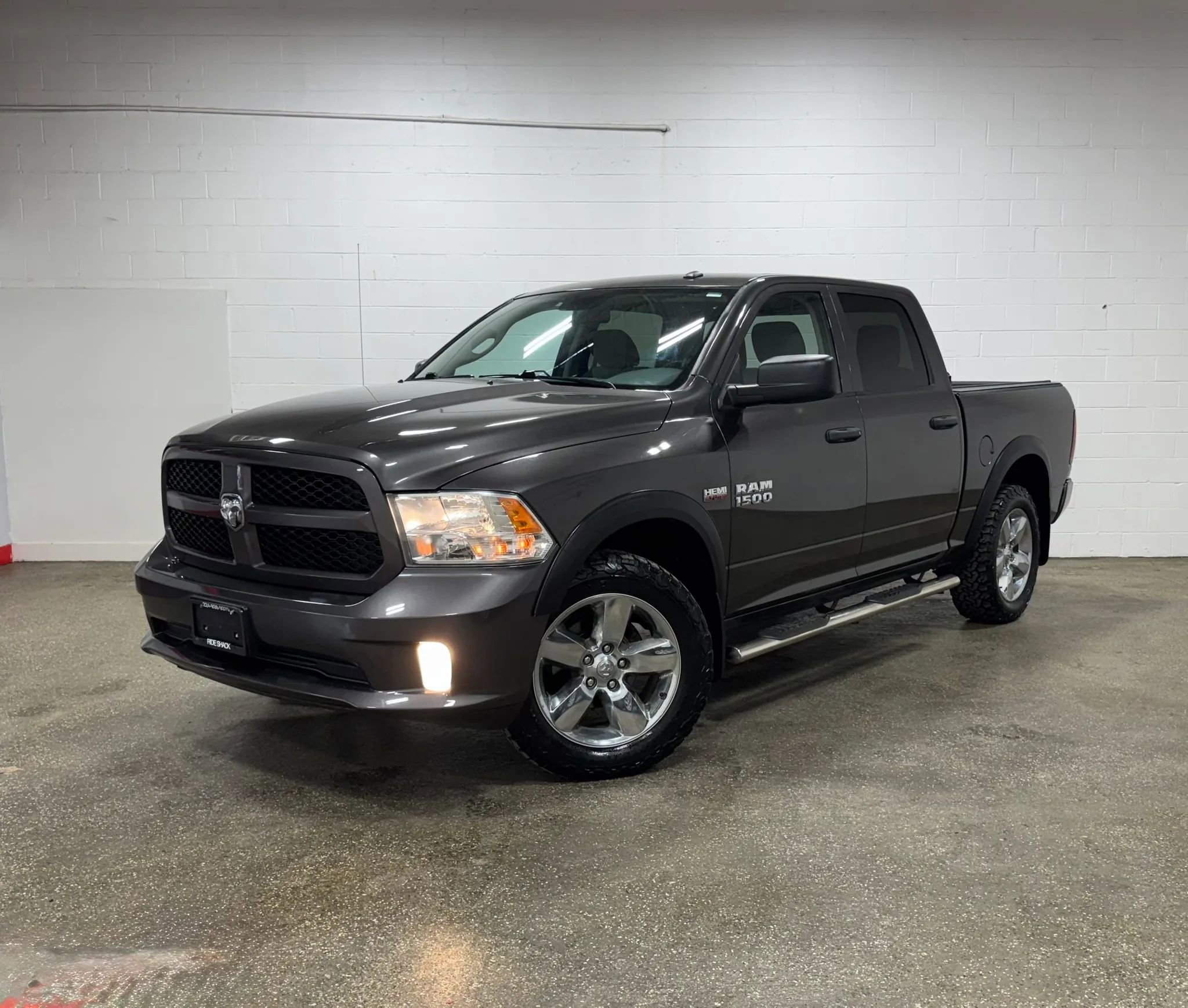 Used 2018 RAM 1500 Express w/ Express Value Package AWD/4WD image 3