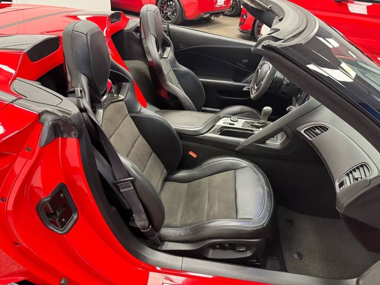 Used 2015 Chevrolet Corvette Z06 w/ 3LZ Preferred Equipment Group RWD image 20