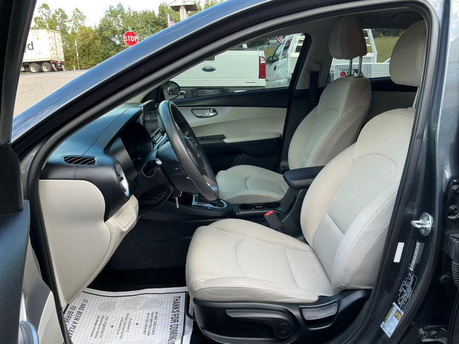 Used 2023 Kia Forte LXS w/ LXS Technology Package FWD image 17