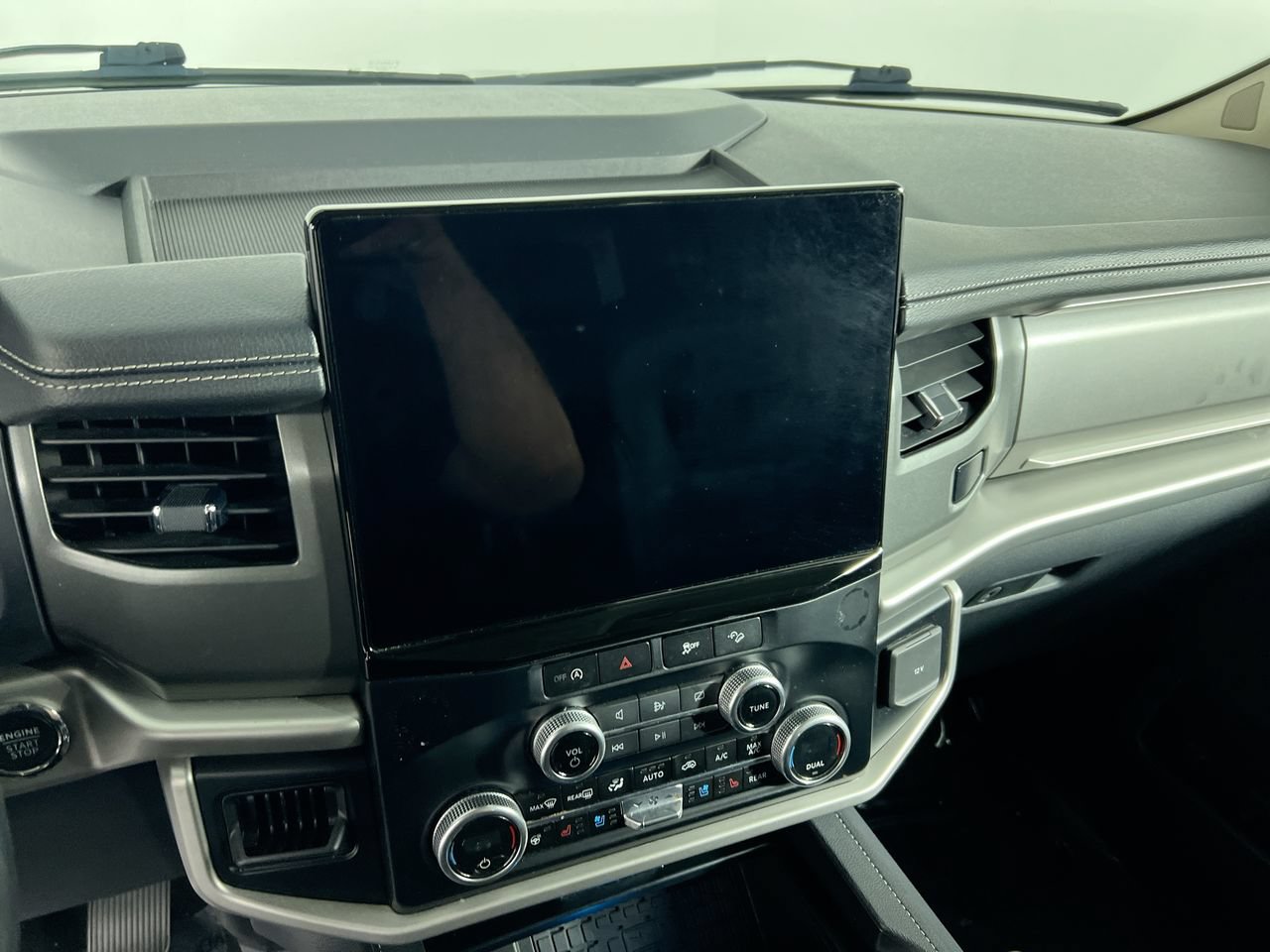 Used 2024 Ford Expedition XLT AWD/4WD image 25