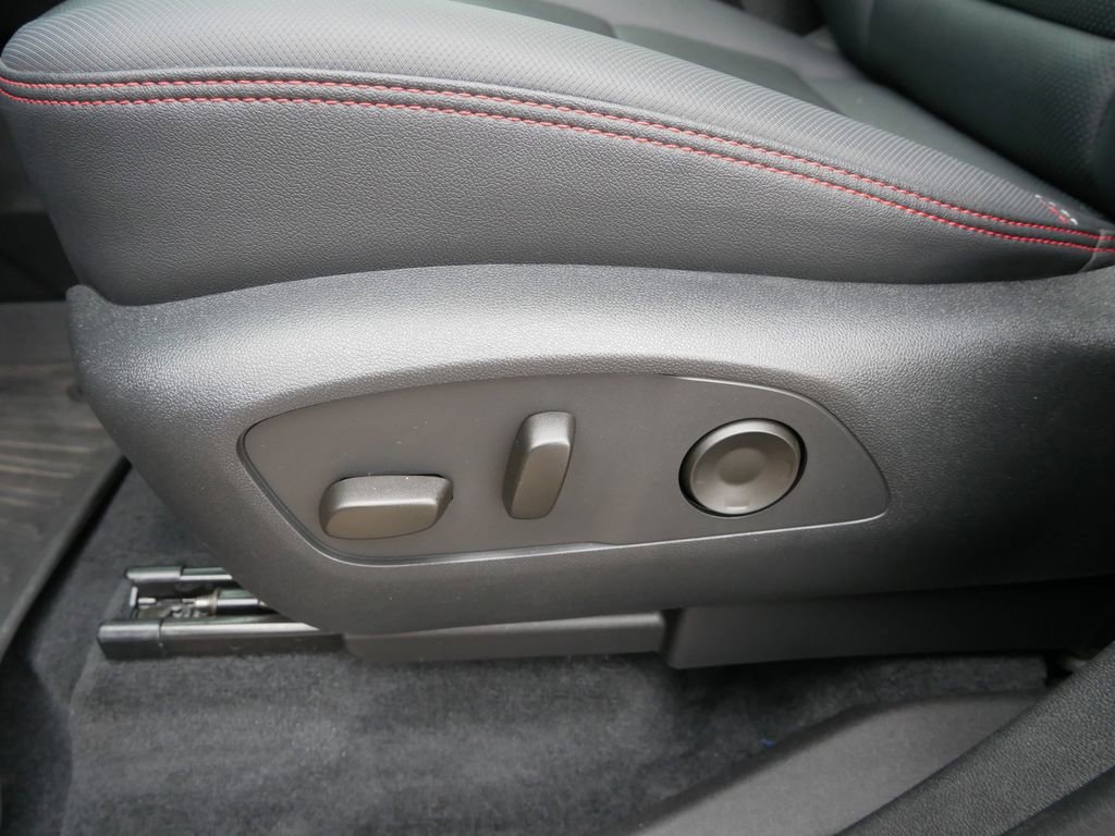 Used 2024 Chevrolet Traverse RS image 17