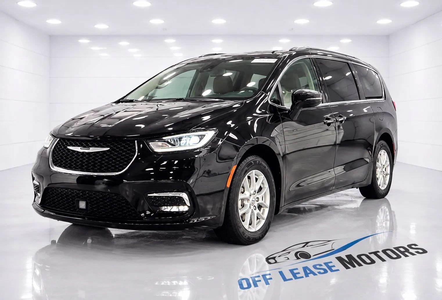 Used 2023 Chrysler Pacifica Touring-L FWD image 1