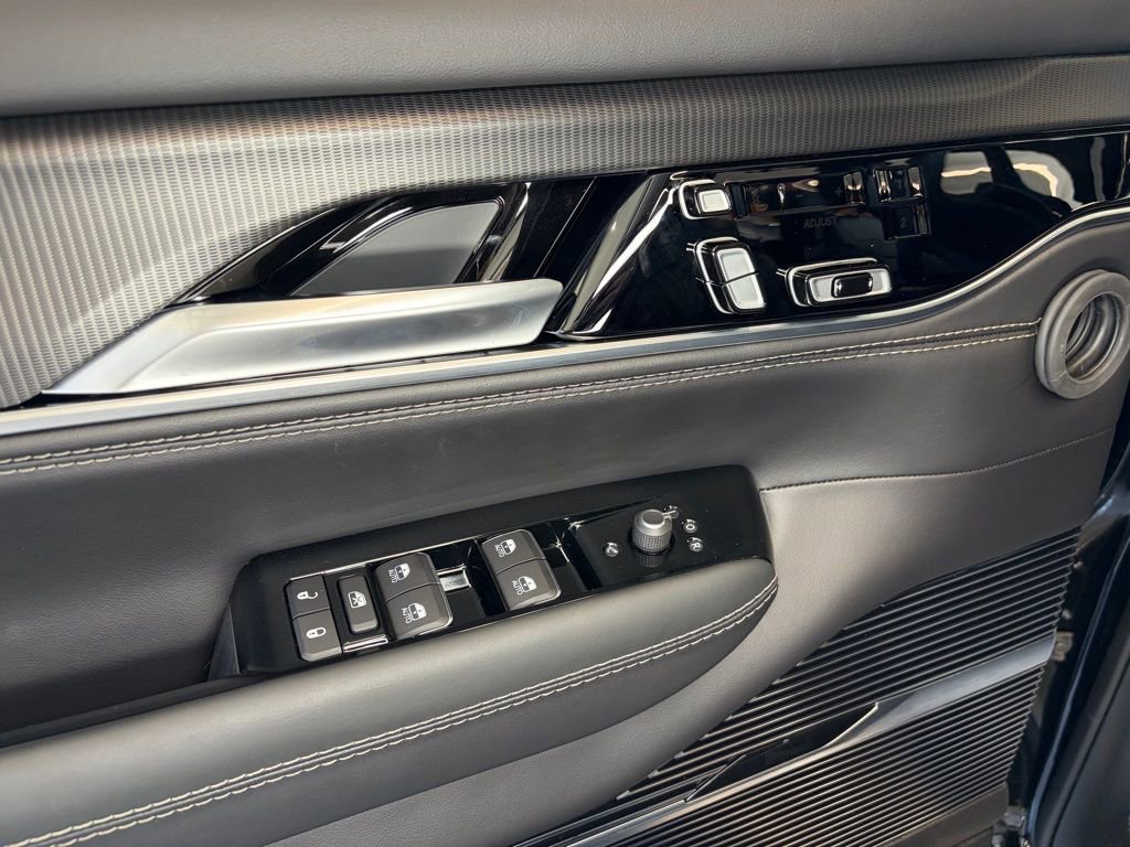 New 2026 Jeep Grand Wagoneer L Summit image 17