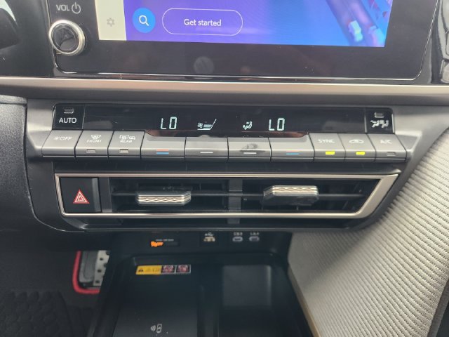 Certified 2025 Toyota Camry SE AWD/4WD image 18