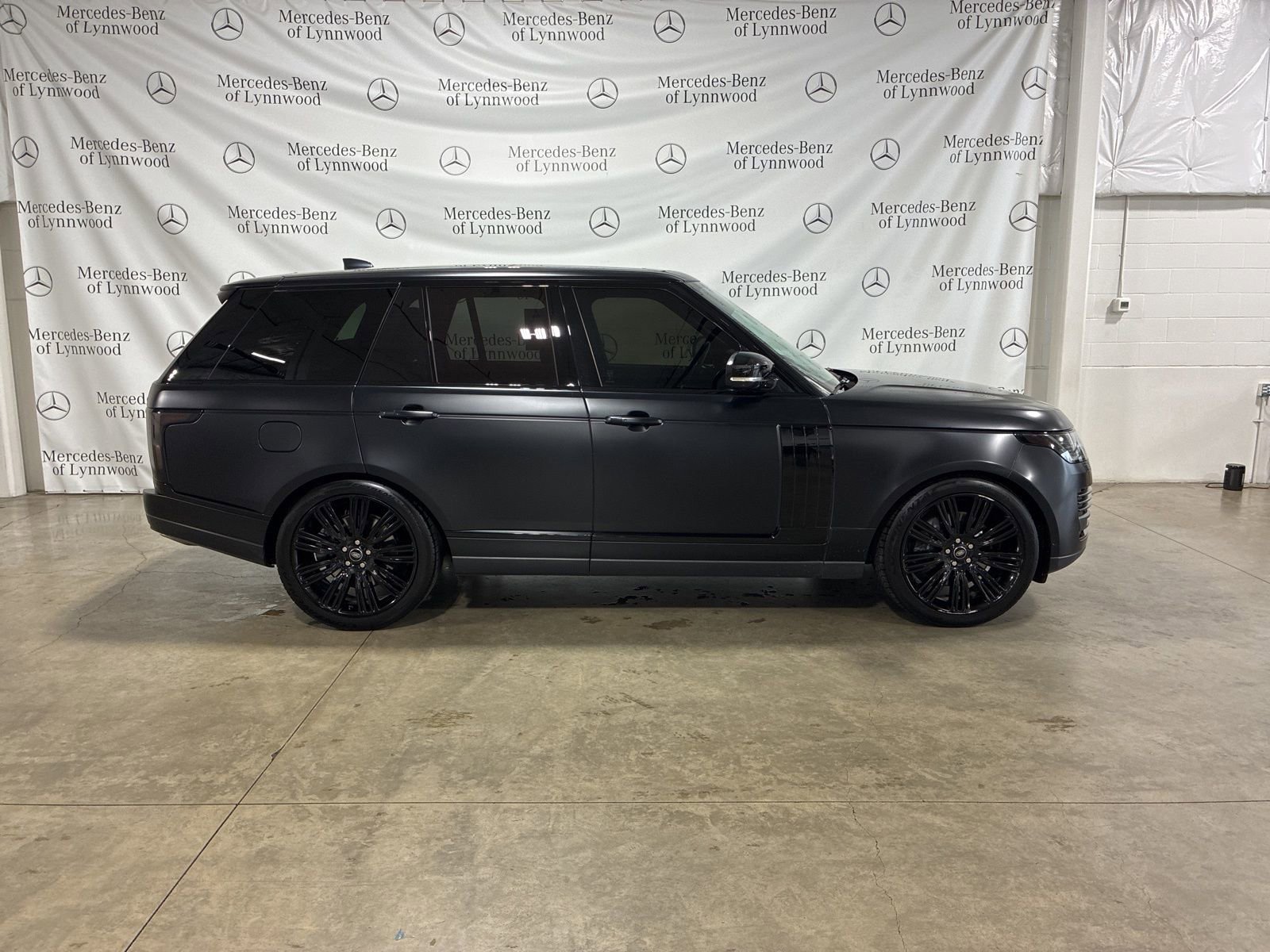Used 2021 Land Rover Range Rover Westminster Edition image 3