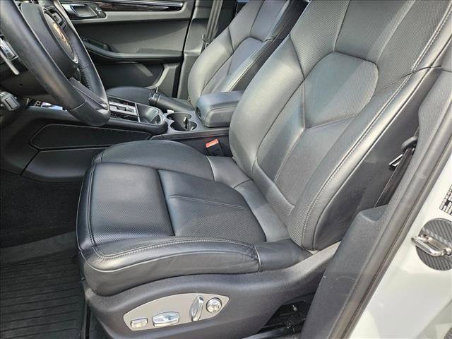 Used 2025 Porsche Macan Turbo AWD/4WD image 16