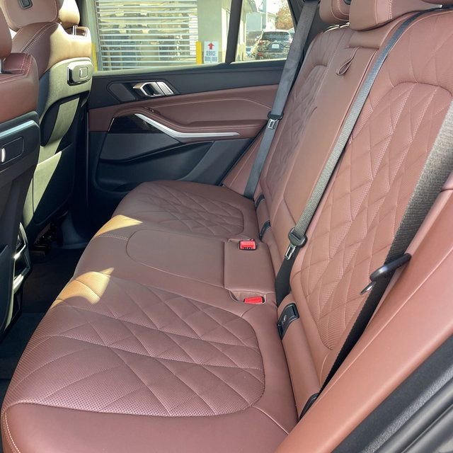 Used 2024 BMW X5 xDrive40i w/ Premium Package image 2