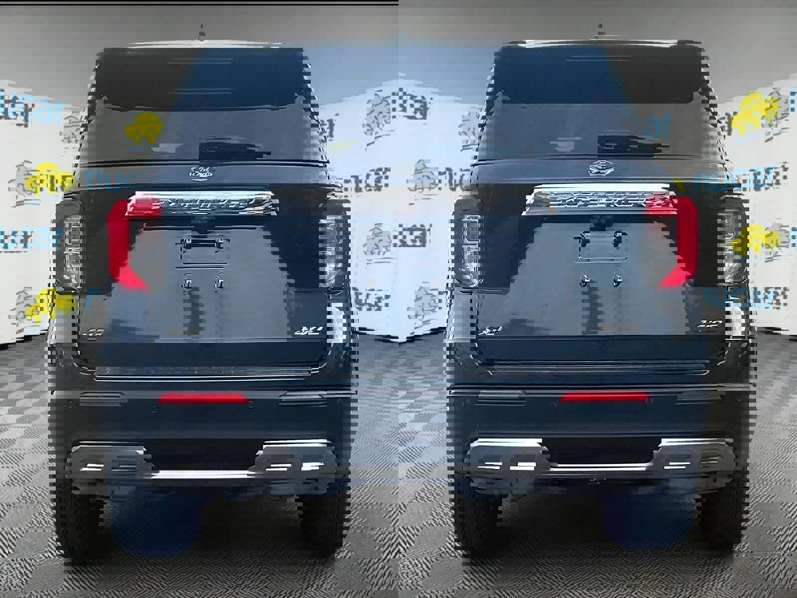 Used 2023 Ford Explorer XLT w/ Equipment Group 202A image 5