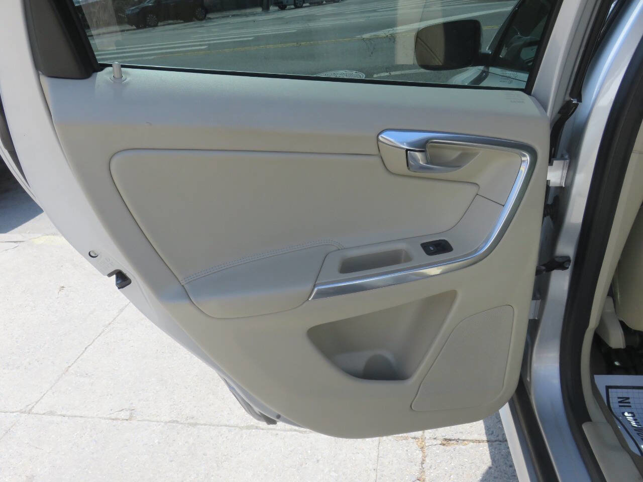 Used 2015 Volvo XC60 T6 Premier Plus image 28