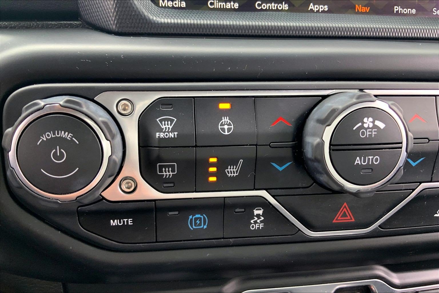 Certified 2023 Jeep Wrangler Unlimited Sahara w/ Cold Weather Group AWD/4WD image 32