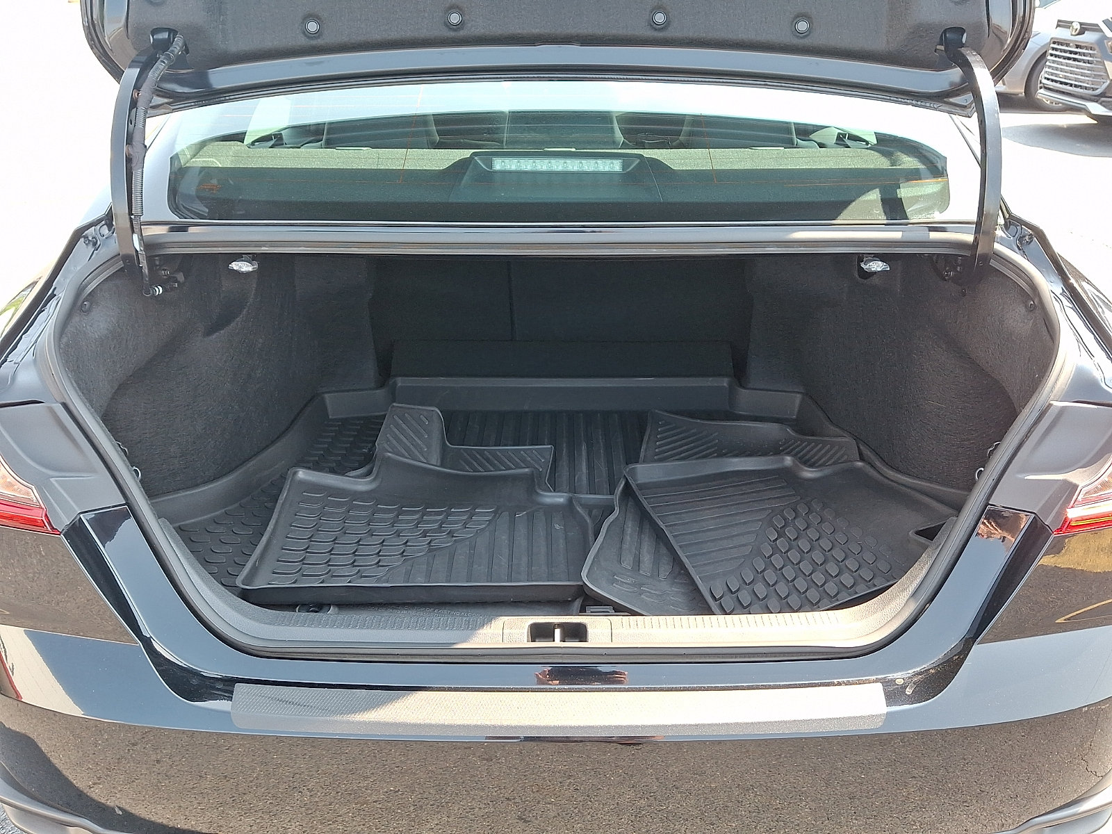 Used 2025 Toyota Camry SE w/ Convenience Package FWD image 29
