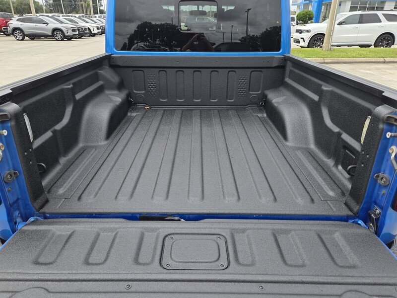 Certified 2020 Jeep Gladiator Overland w/ Safety Group AWD/4WD image 16