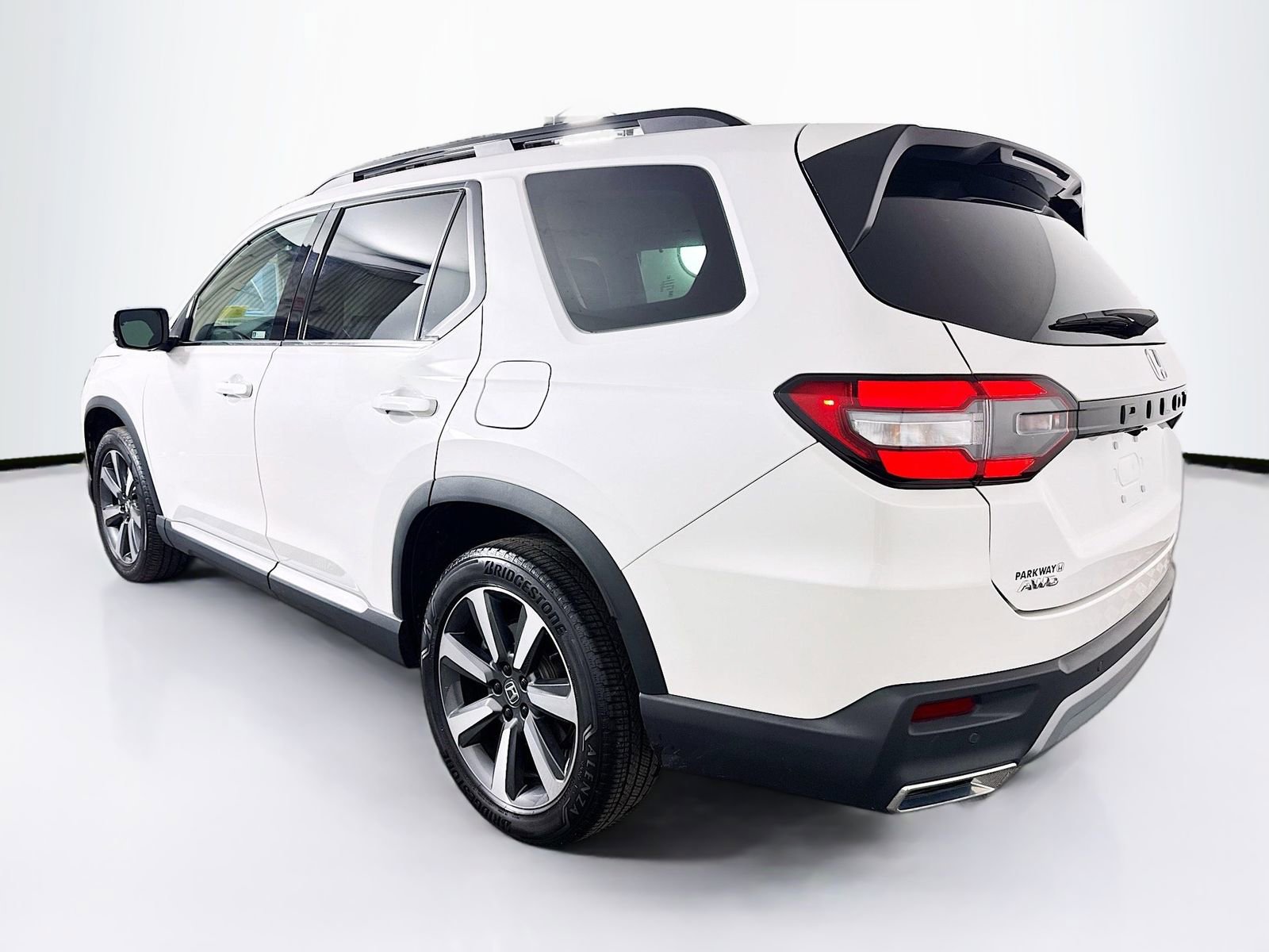 Used 2023 Honda Pilot Touring image 5