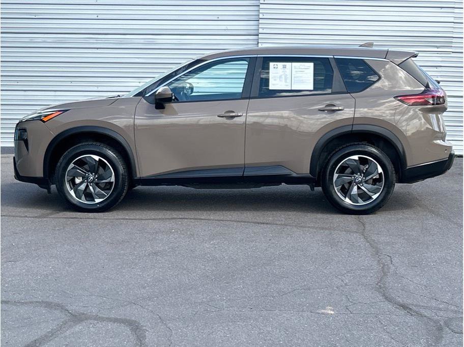 Used 2024 Nissan Rogue SV image 7